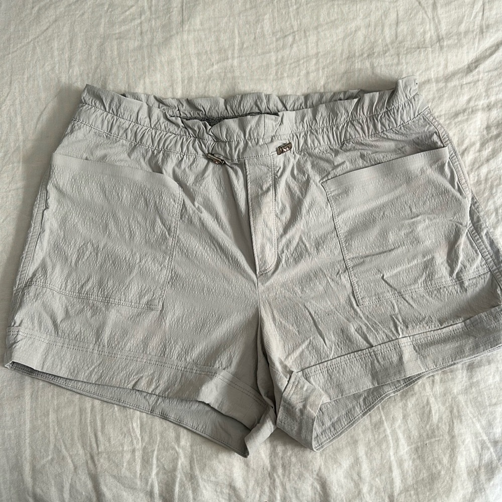 Athleta Trekkie Paper Bag Nylon Shorts Womens 10 grey Stretch Lightweight